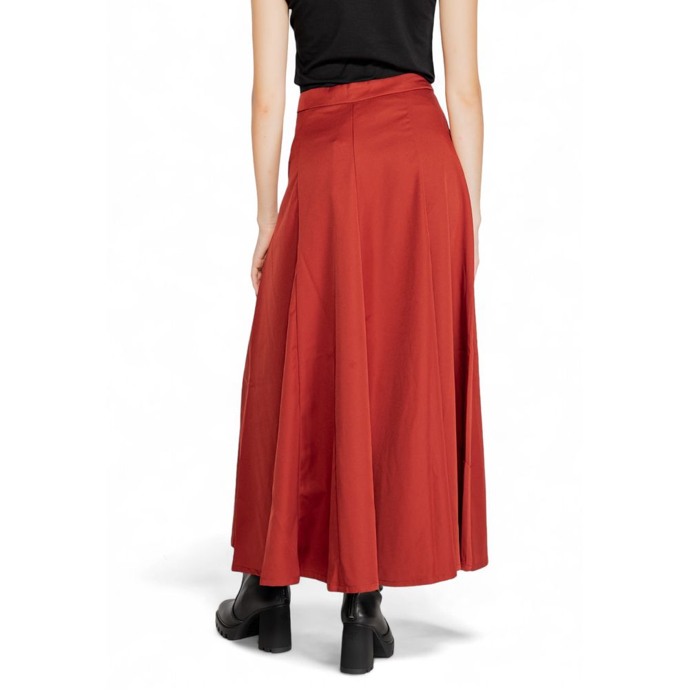 Roter Polyesterrock