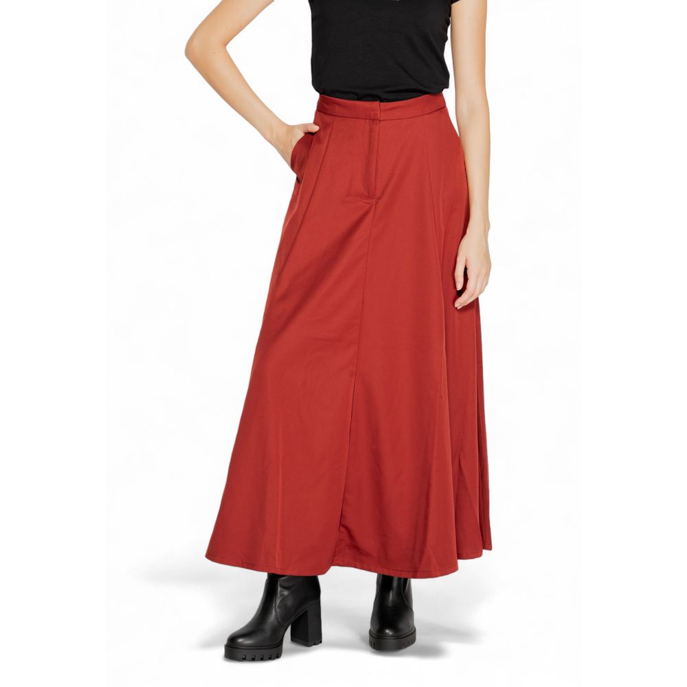 Roter Polyesterrock