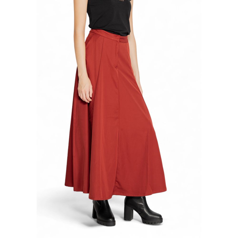 Roter Polyesterrock