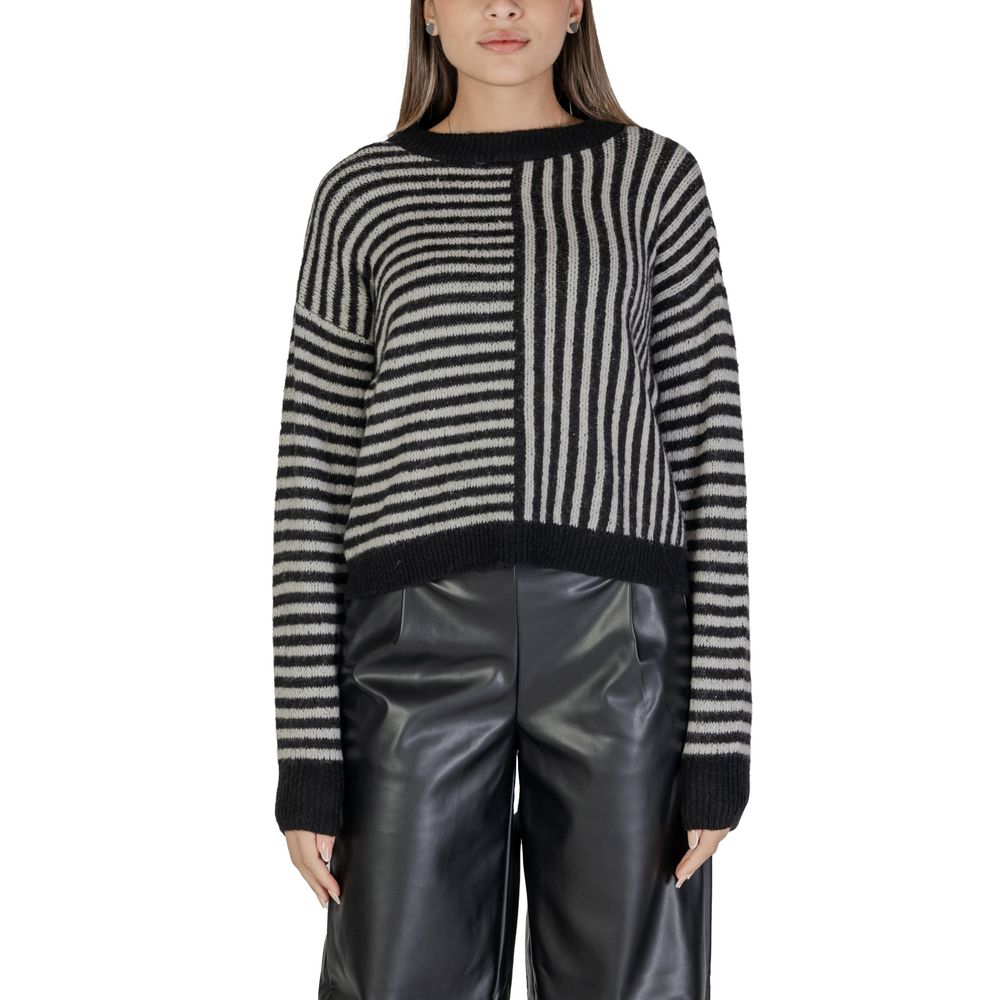 Schwarz-weißer Pullover aus recyceltem Polyester