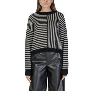 Schwarz-weißer Pullover aus recyceltem Polyester