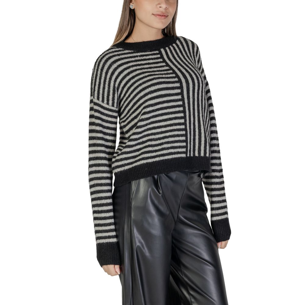 Schwarz-weißer Pullover aus recyceltem Polyester