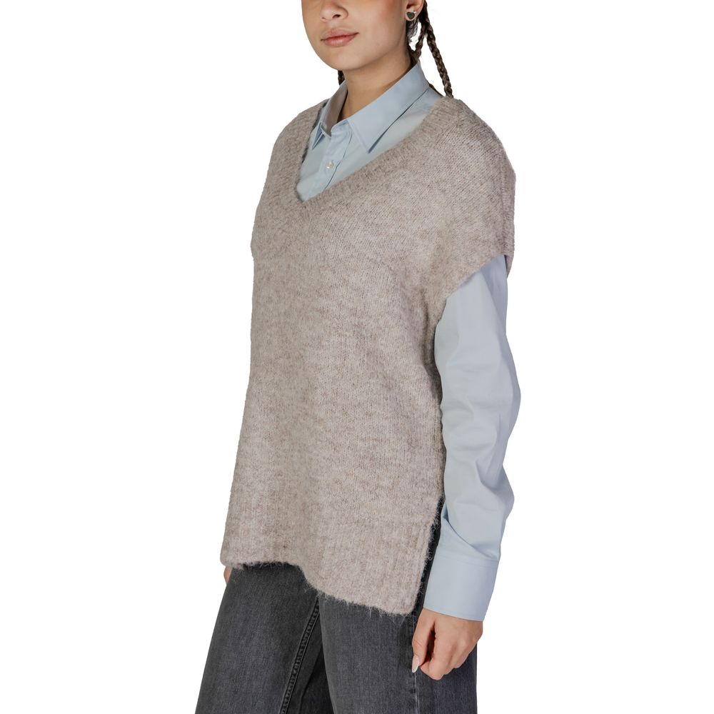 Beigefarbener Pullover aus recyceltem Polyester