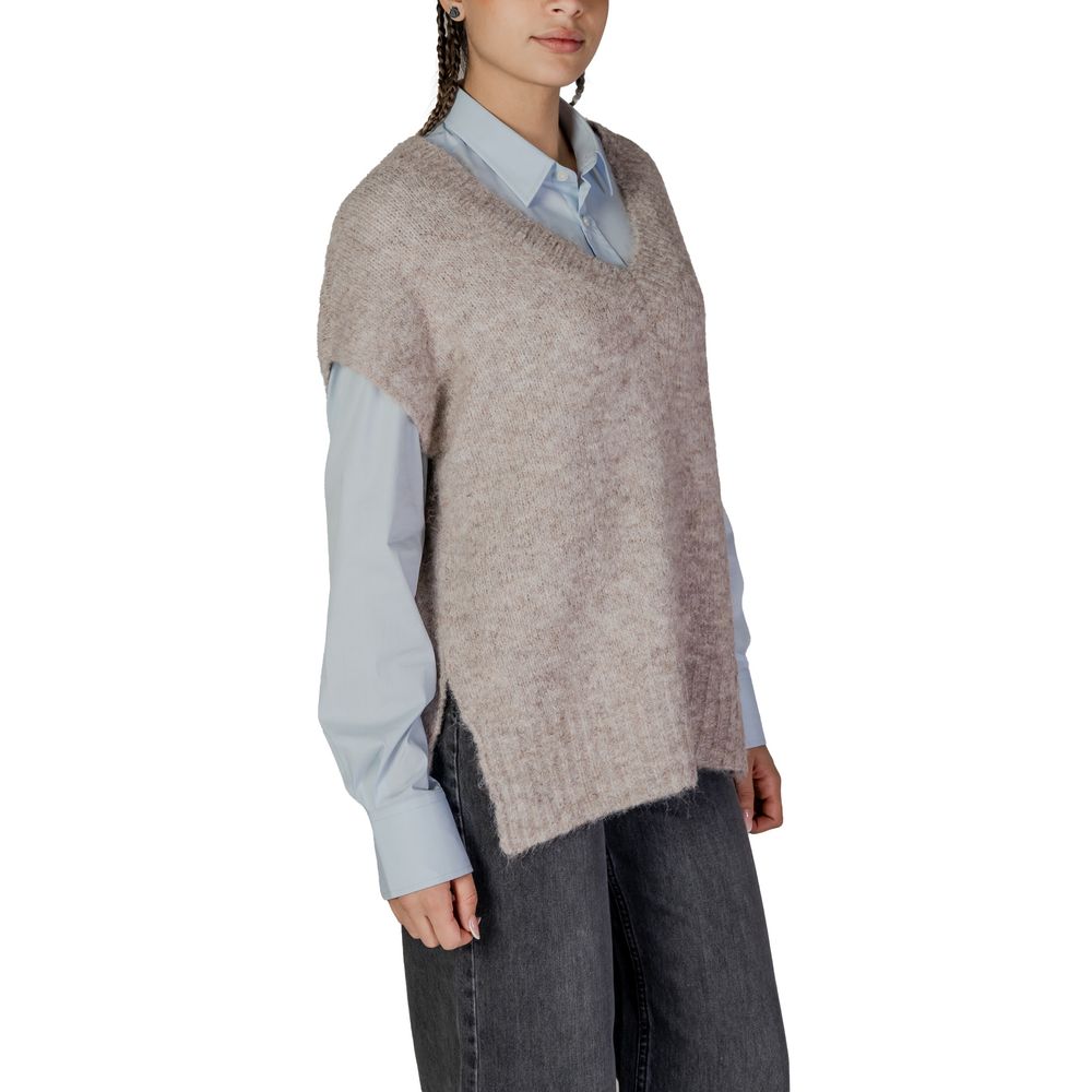 Beigefarbener Pullover aus recyceltem Polyester