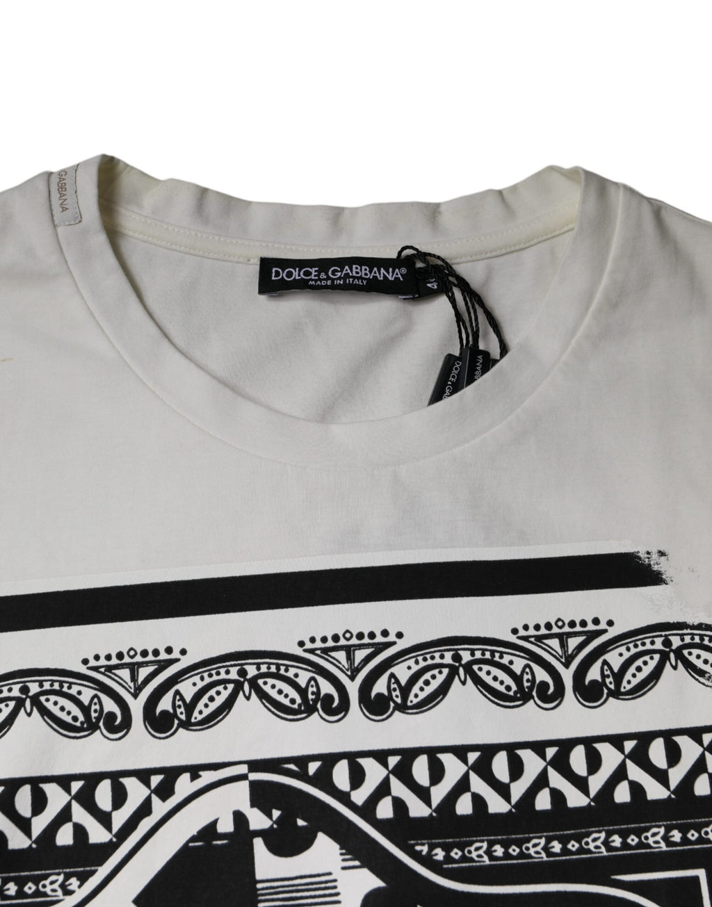 Weißes Baumwoll-T-Shirt mit kurzen Ärmeln und Bandana-Print