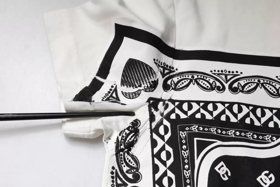 Weißes Baumwoll-T-Shirt mit kurzen Ärmeln und Bandana-Print