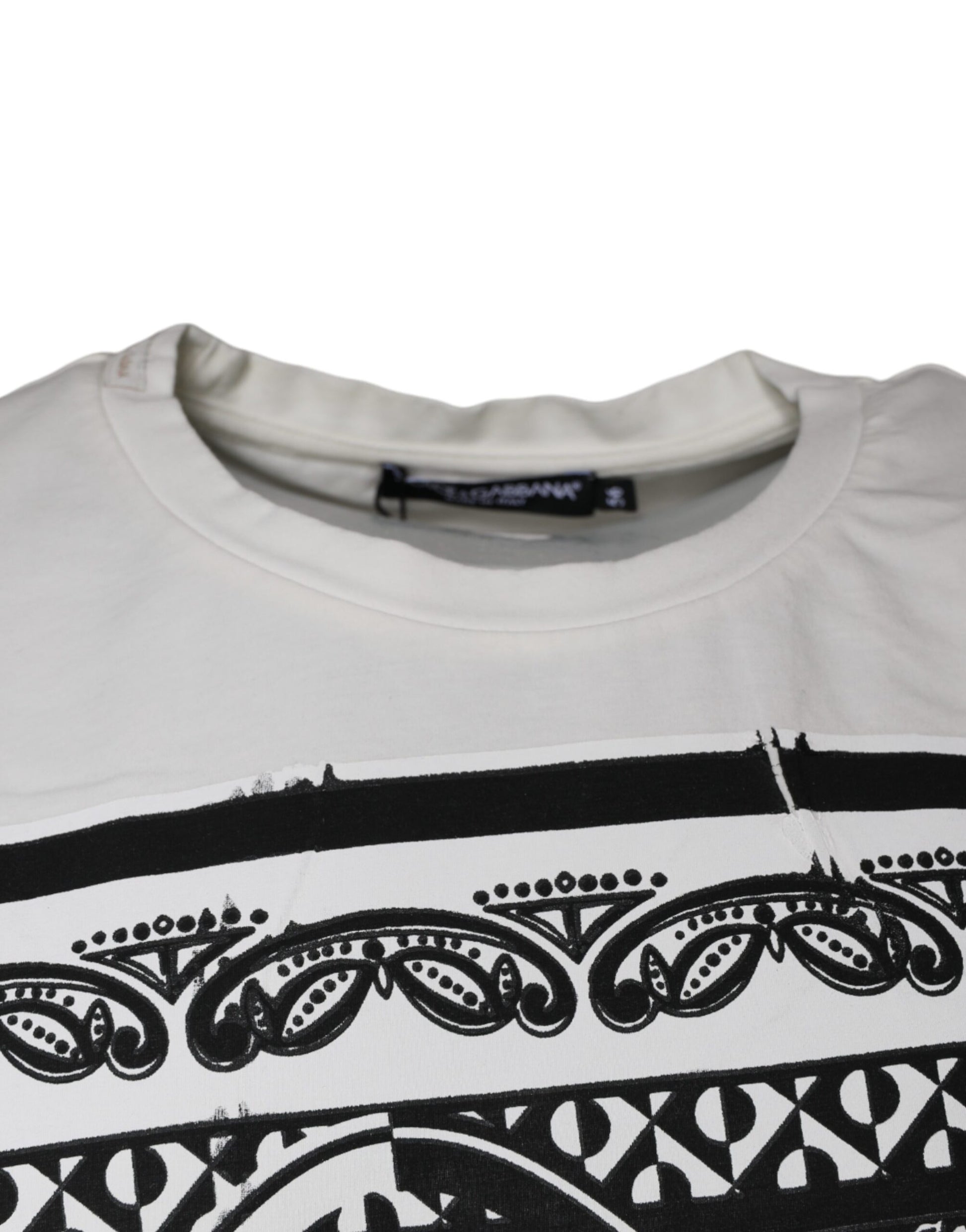 Weißes Baumwoll-T-Shirt mit kurzen Ärmeln und Bandana-Print