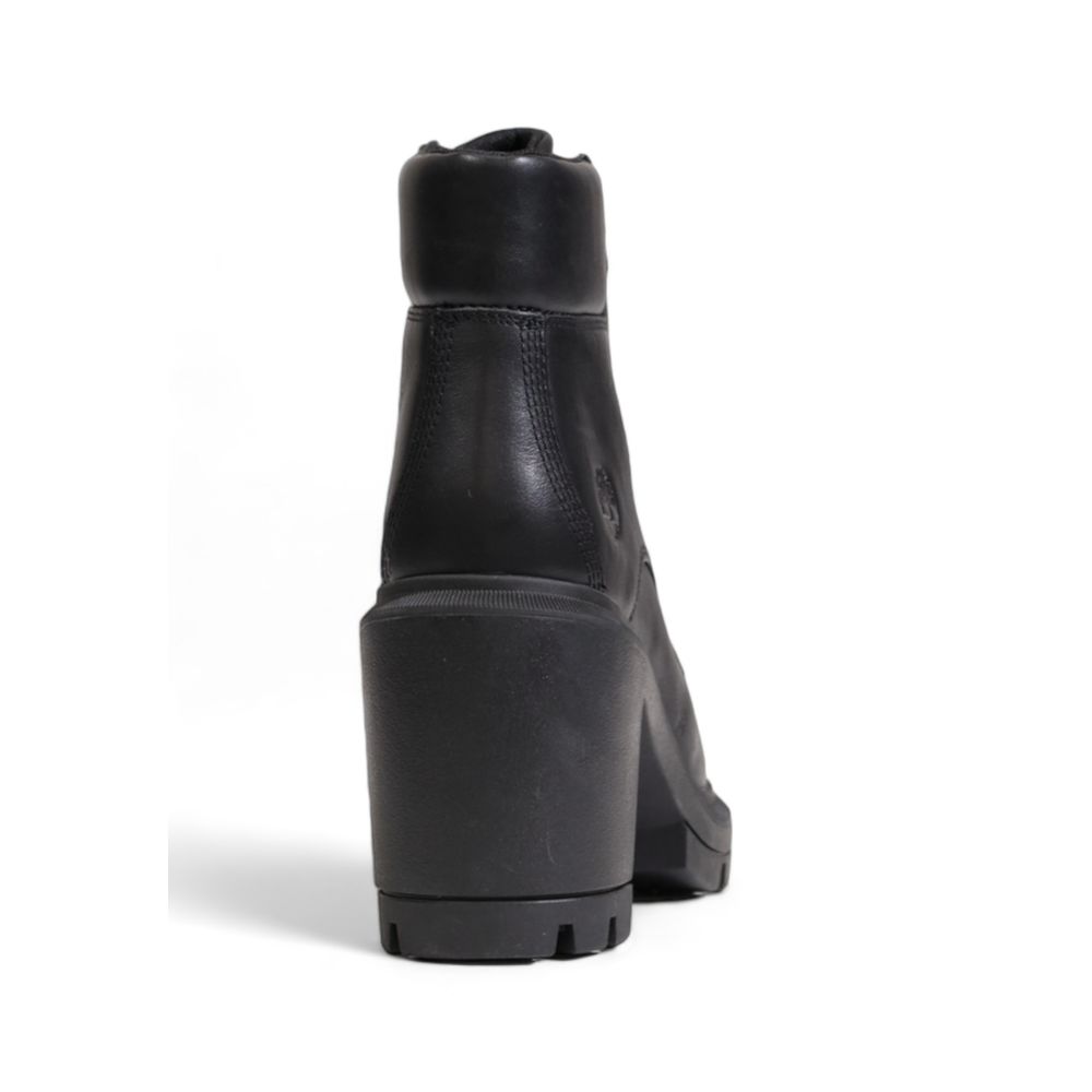 Schwarzer High Heel aus recyceltem Leder