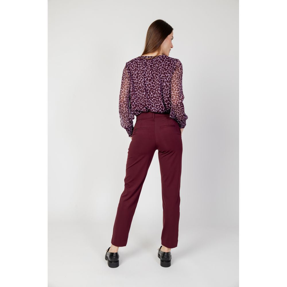 Bordeauxfarbene Polyesterhose