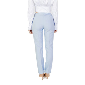 Blaue Polyesterhose