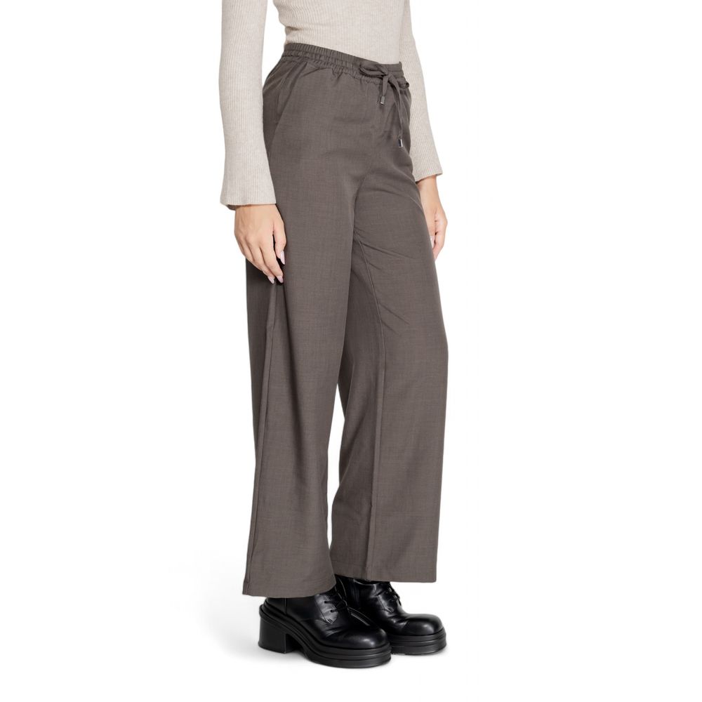 Graue Polyesterhose