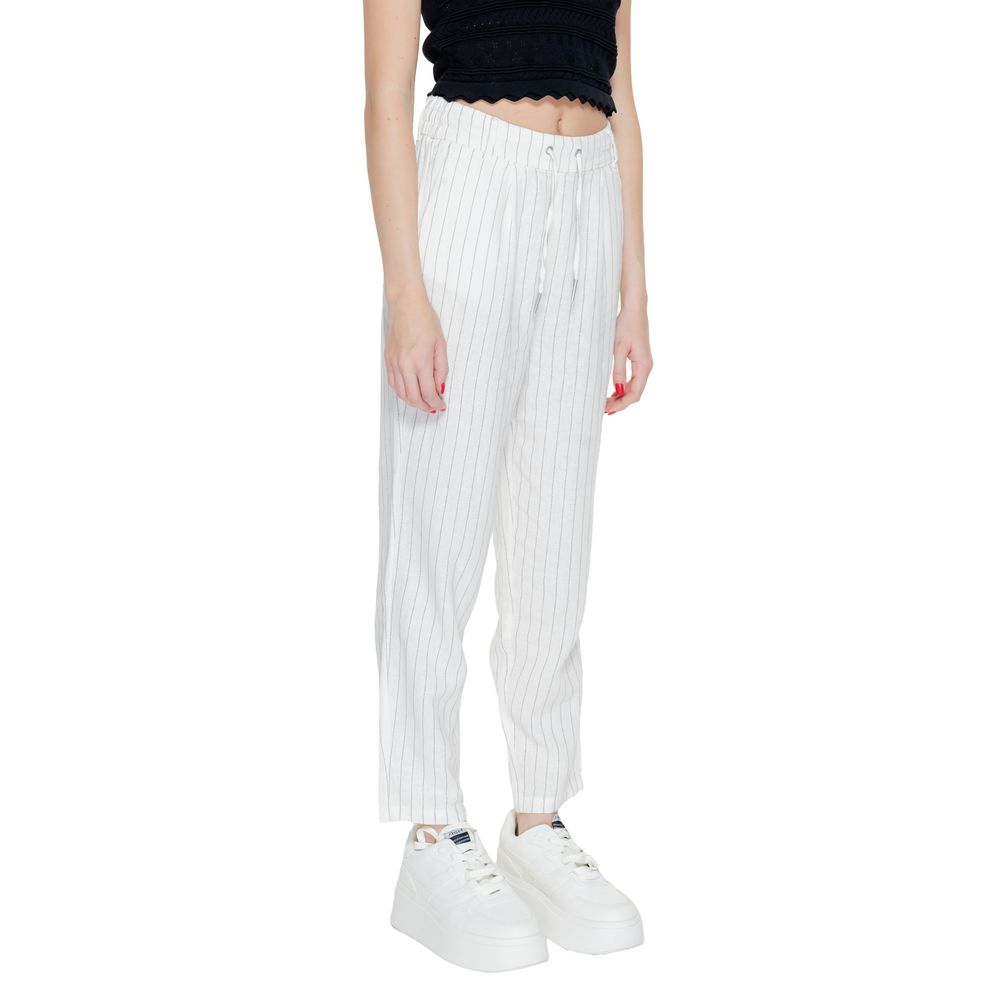 Weiße Leinenhose