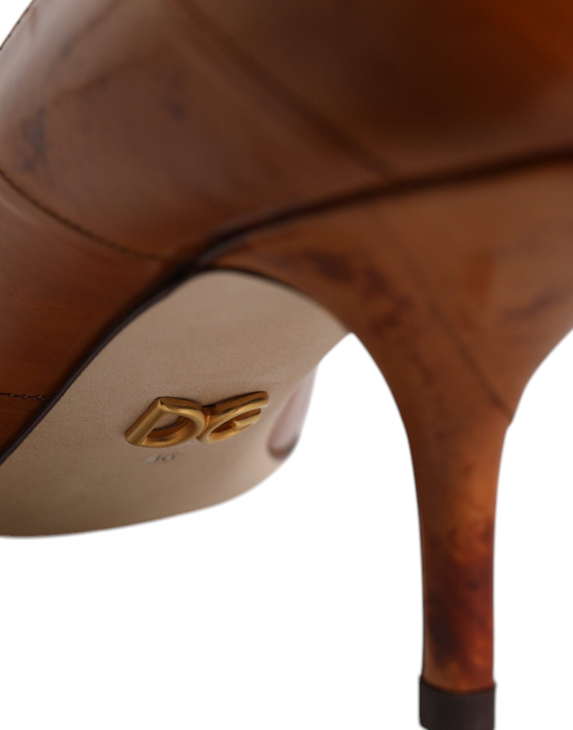 Braune Leder Pumps mit Kitten Heels