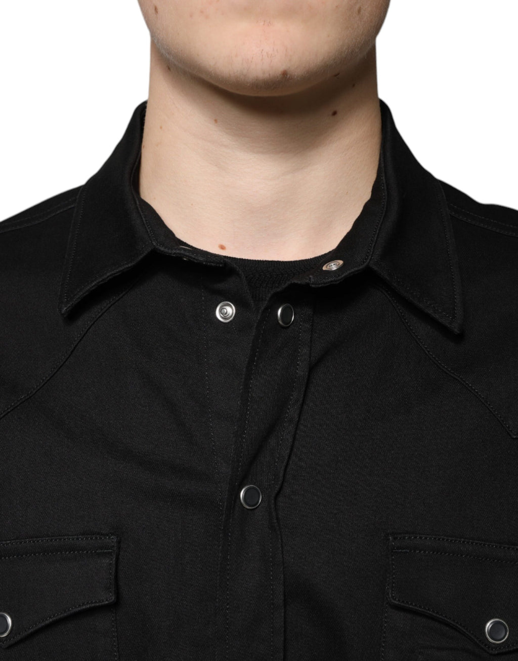 Schwarzes Button-Down-Hemd aus Baumwolle mit Kragen
