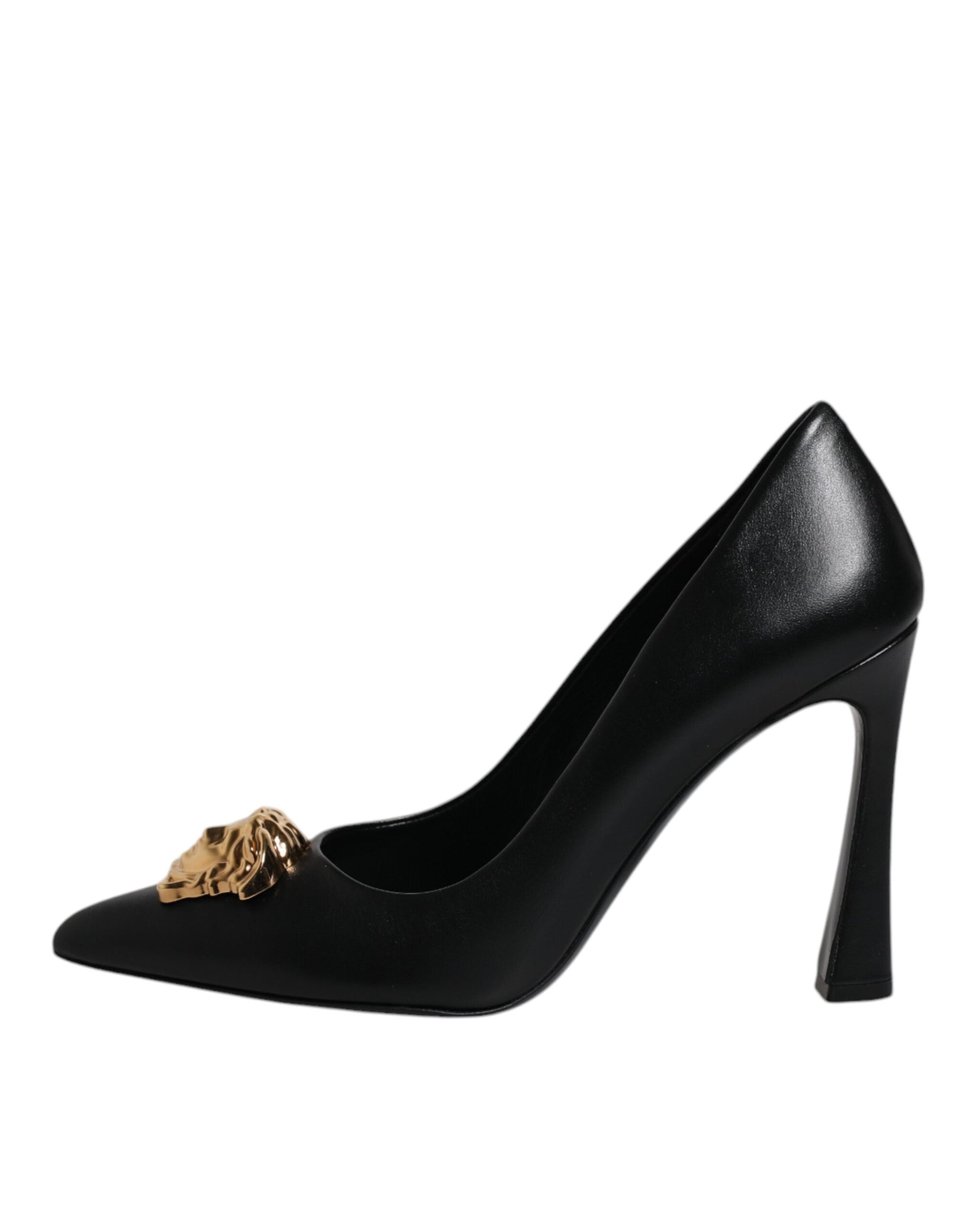 Schwarze Pumps mit Logo-Plakette aus Leder