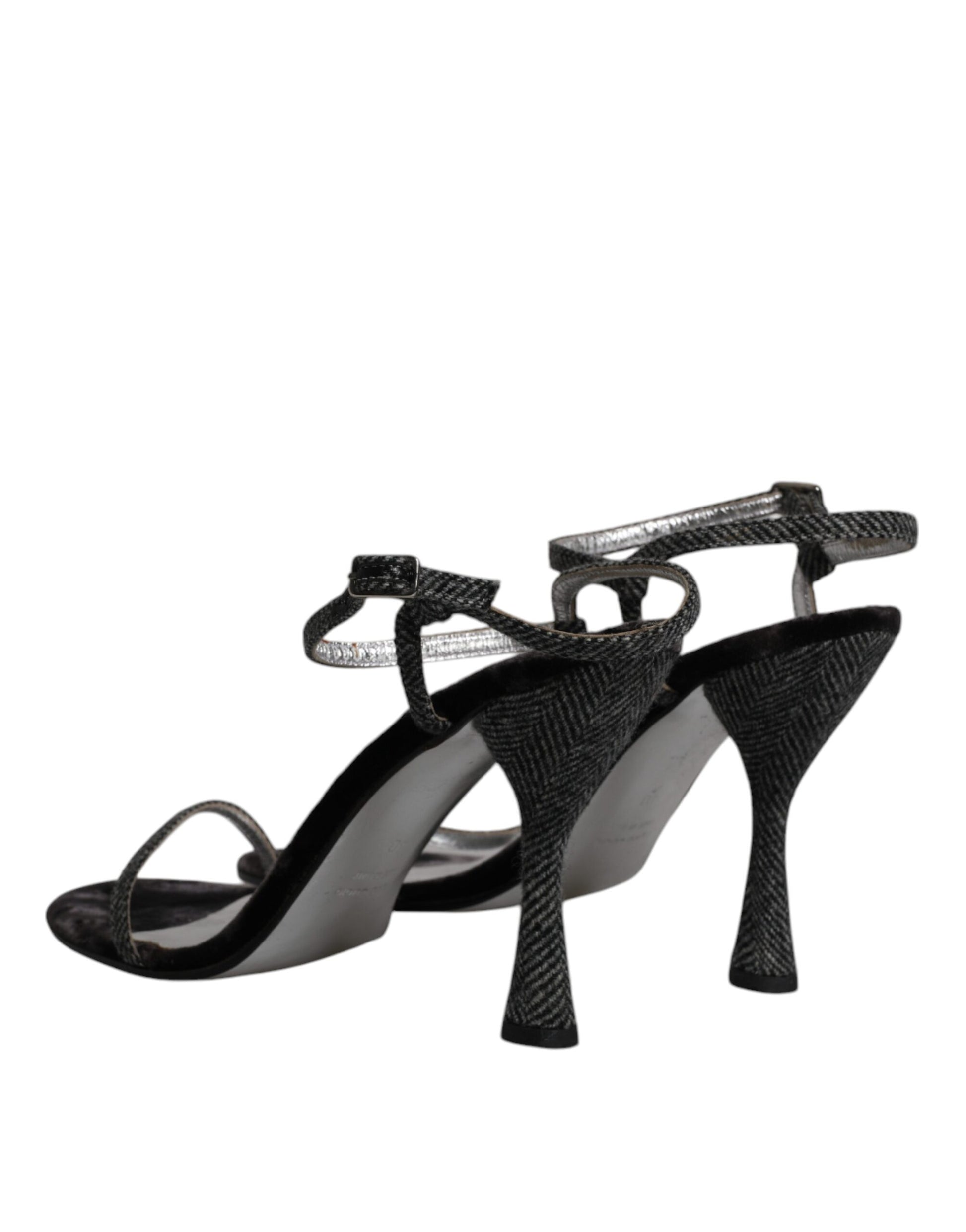 Schwarze High Heels mit Knöchelriemen