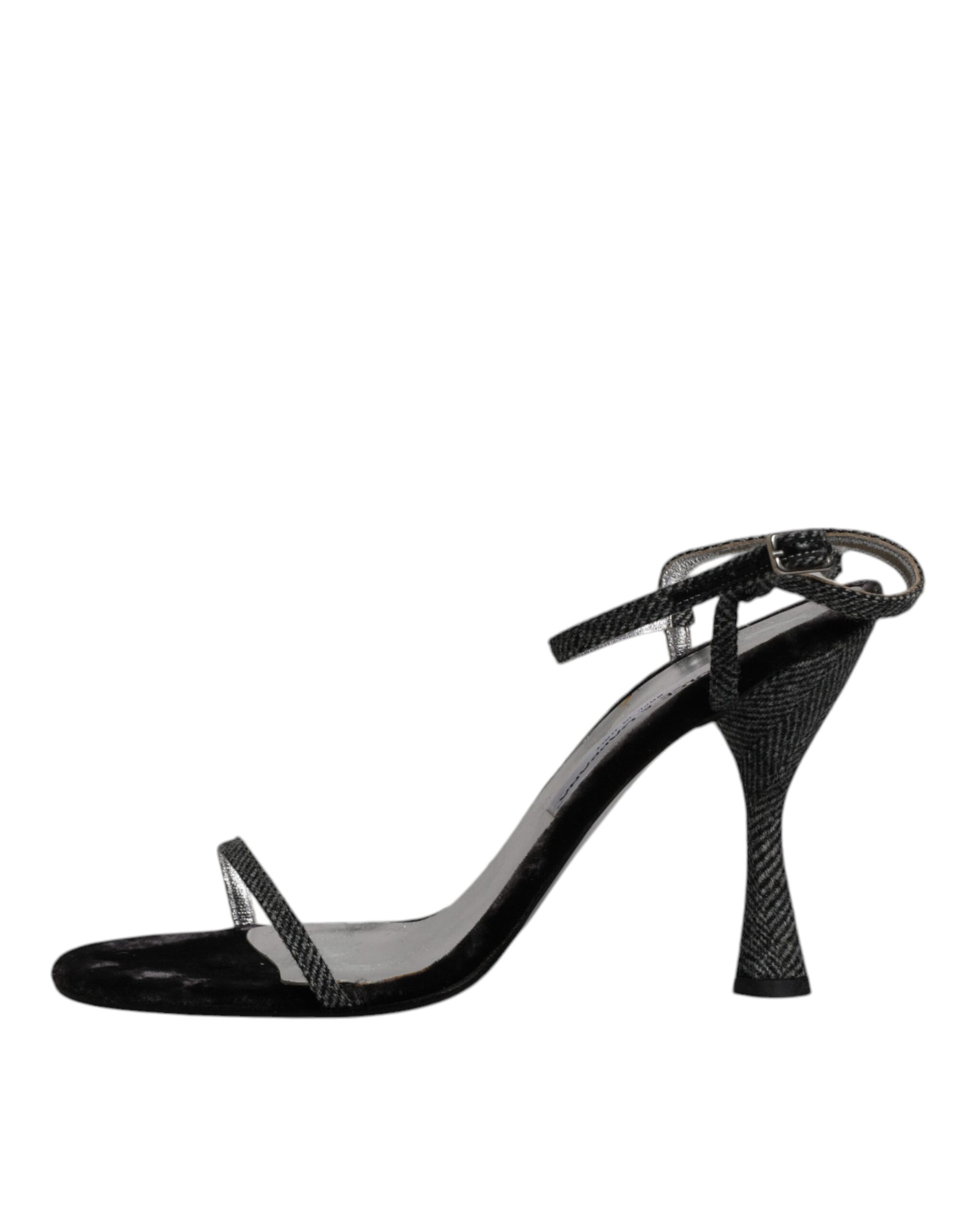 Schwarze High Heels mit Knöchelriemen
