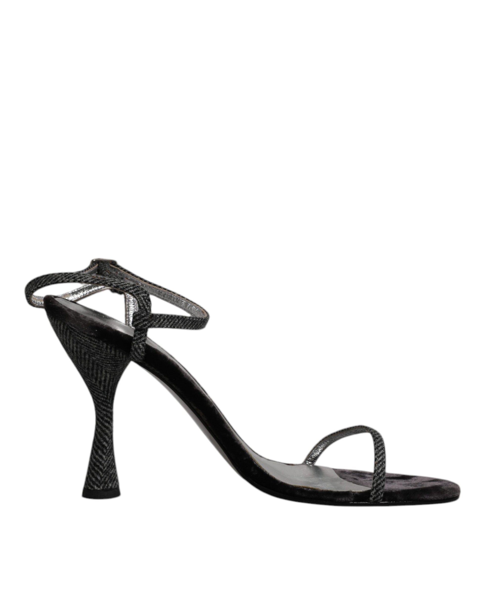 Schwarze High Heels mit Knöchelriemen