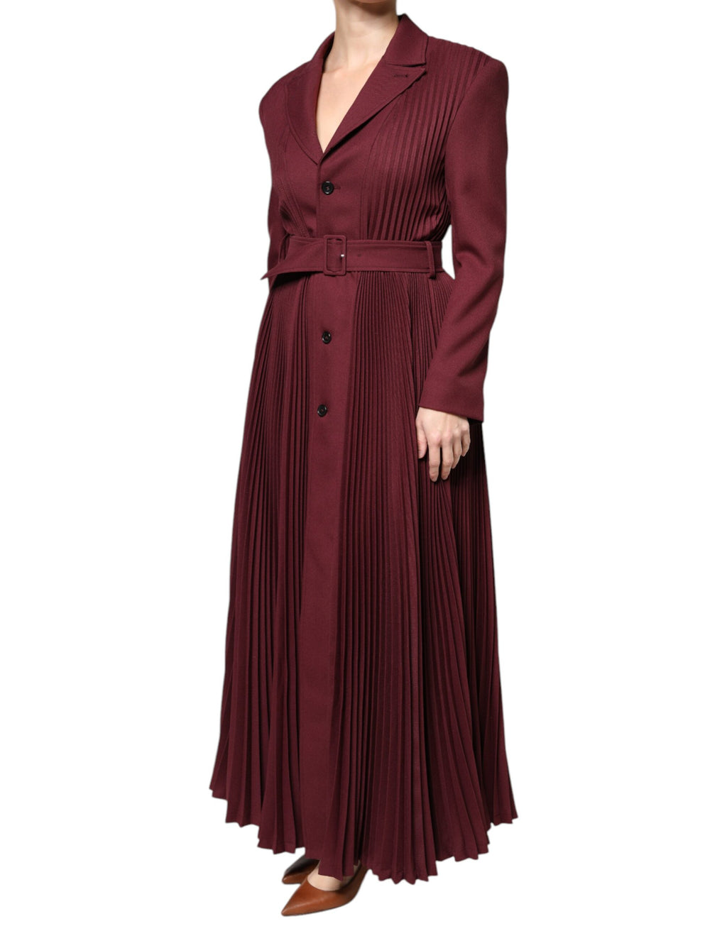Kastanienbraunes Kleid mit Gürtel und Knopfleiste
