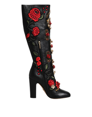 Schwarze Rosen verzierte Lederstiefel mit Absatz