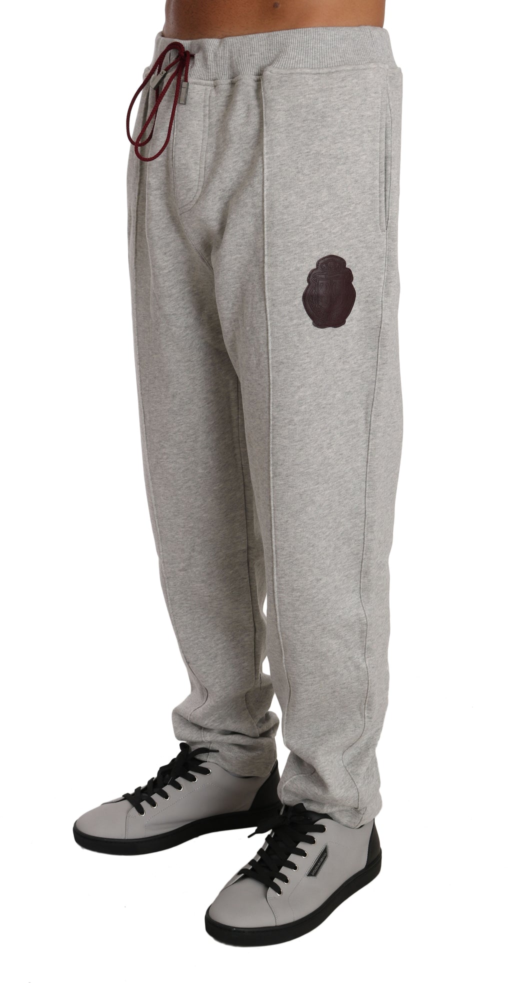 Grauer Trainingsanzug aus Baumwollpullover und -hose