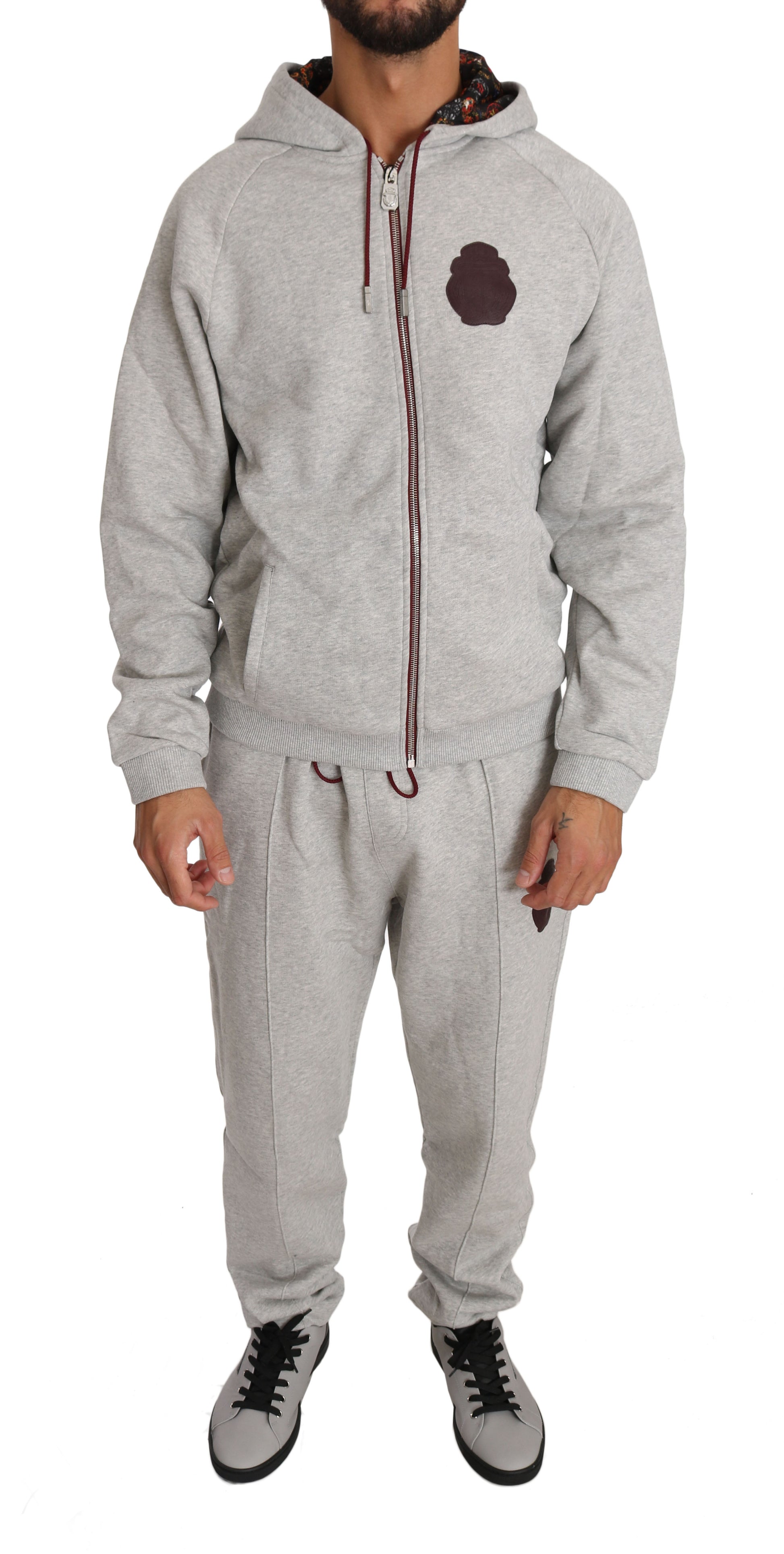 Grauer Trainingsanzug aus Baumwollpullover und -hose