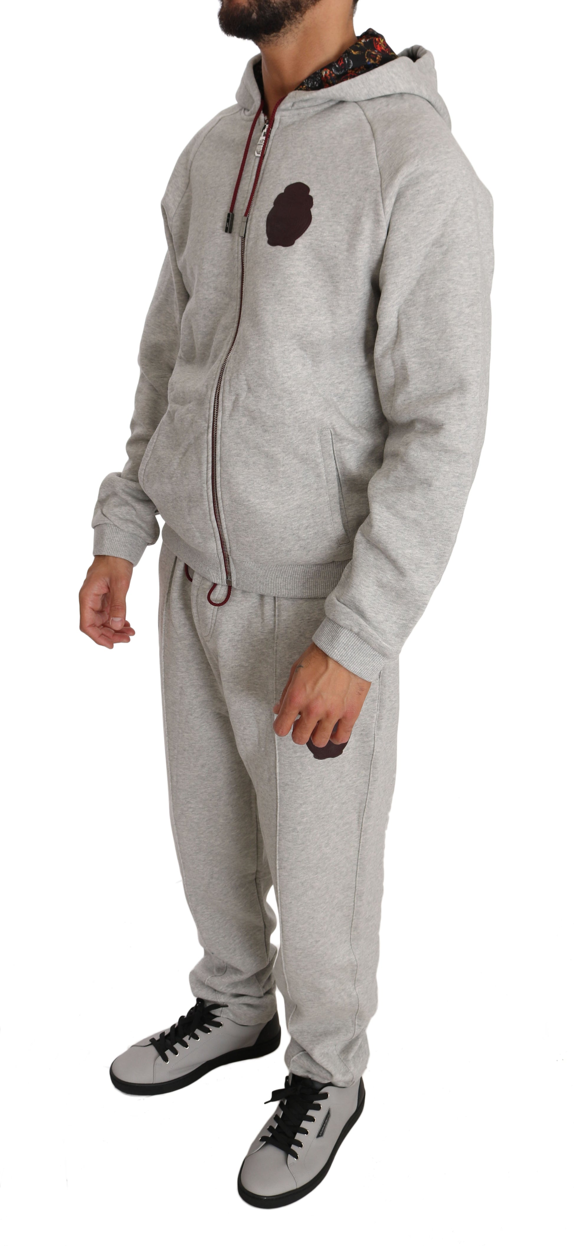 Grauer Trainingsanzug aus Baumwollpullover und -hose