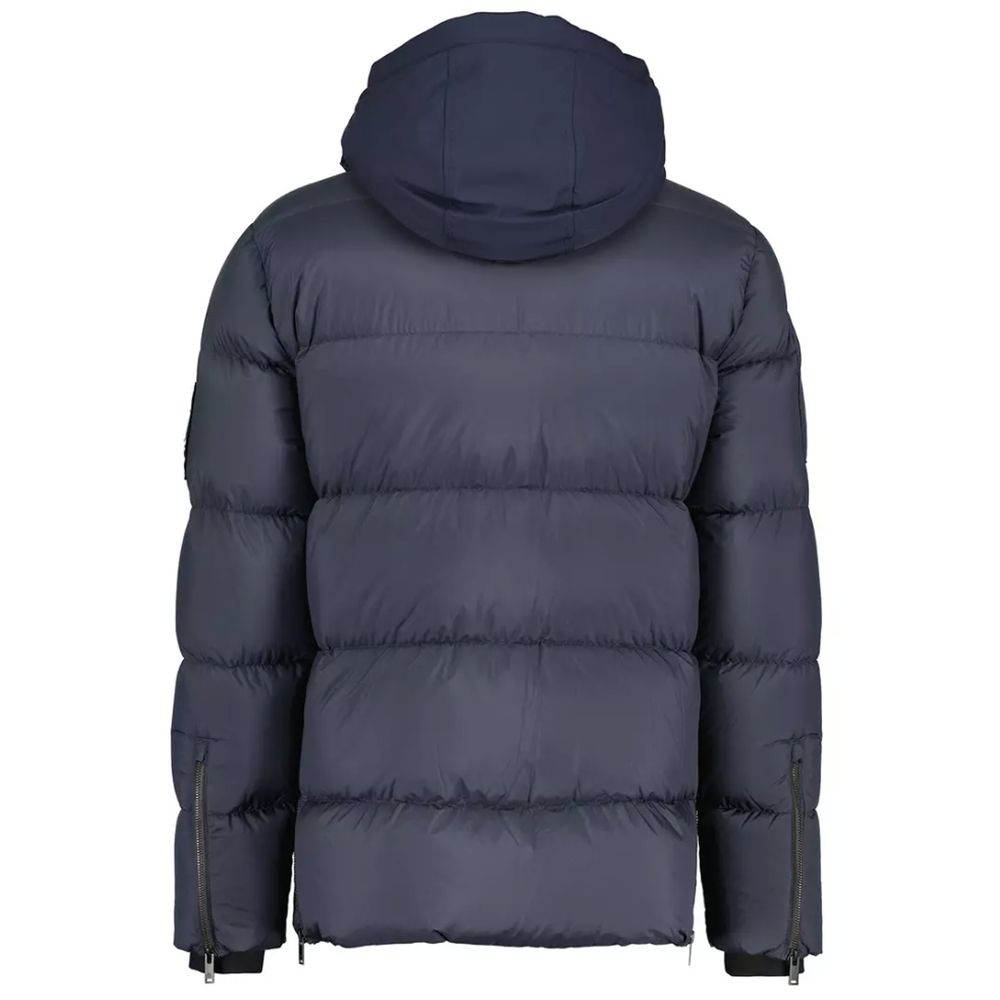 Blaue Nylonjacke