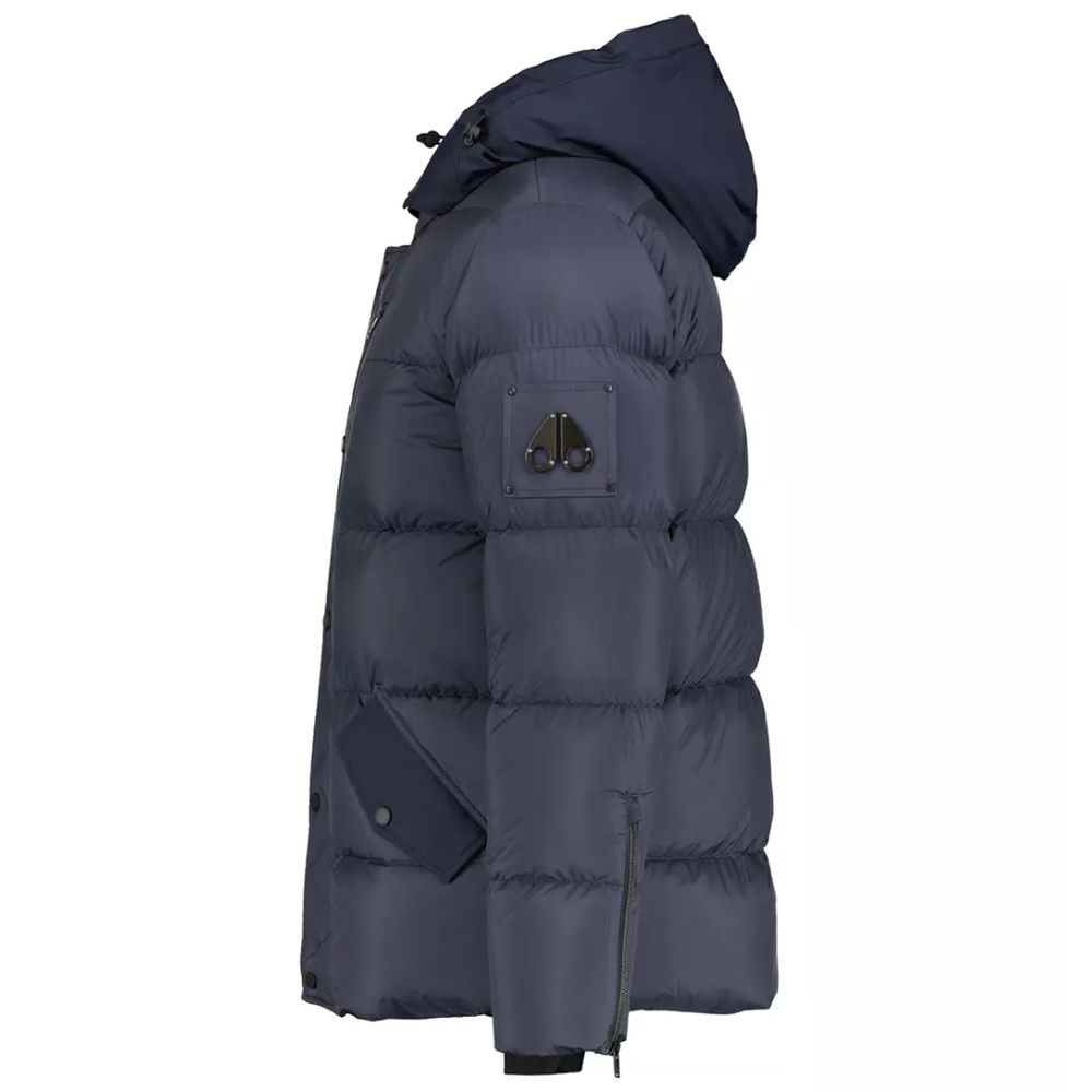 Blaue Nylonjacke