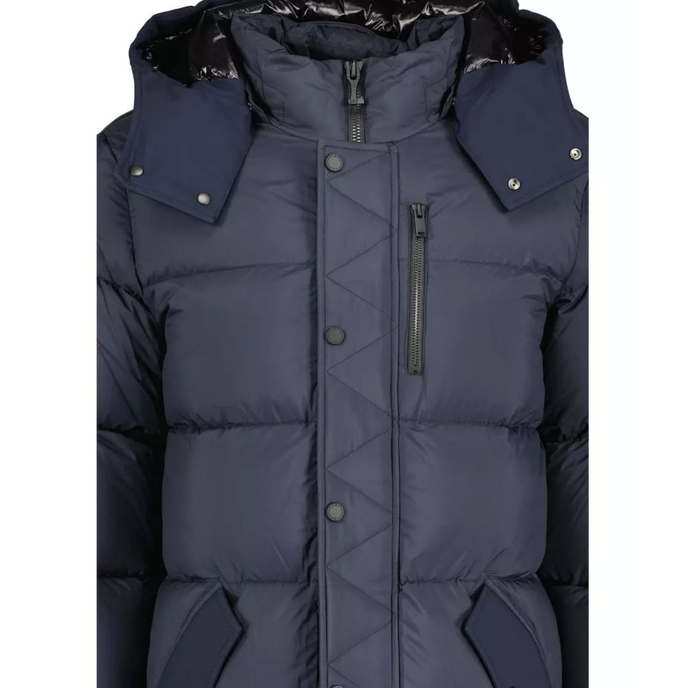 Blaue Nylonjacke