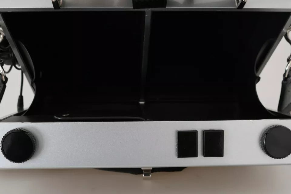 Silberne Retro-Radio-Boombox, limitierte Auflage, handgefertigte Holztasche