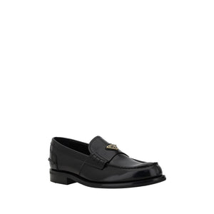 Loafer mit dreieckiger Plakette