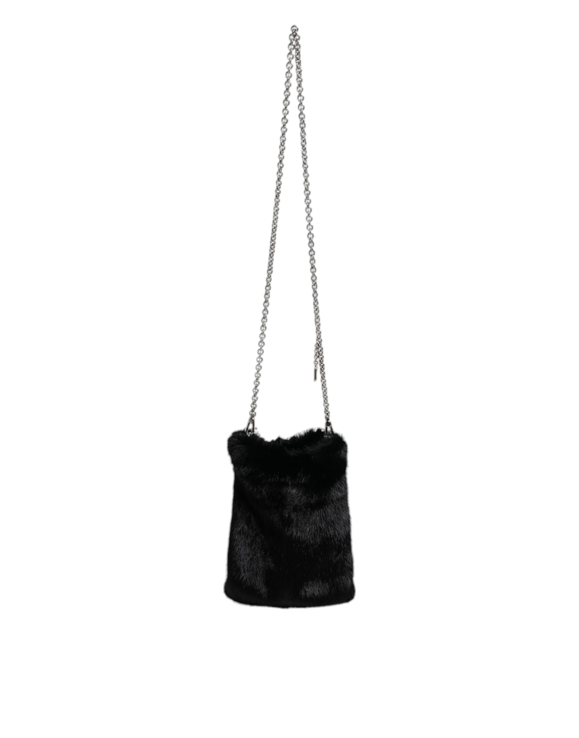 Schwarze Umhängetasche aus Kunstpelz mit silberner Kette