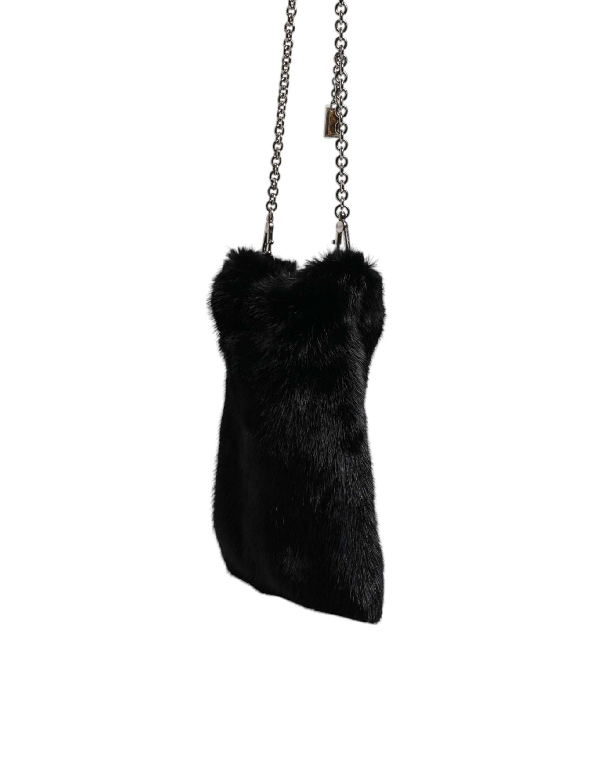 Schwarze Umhängetasche aus Kunstpelz mit silberner Kette