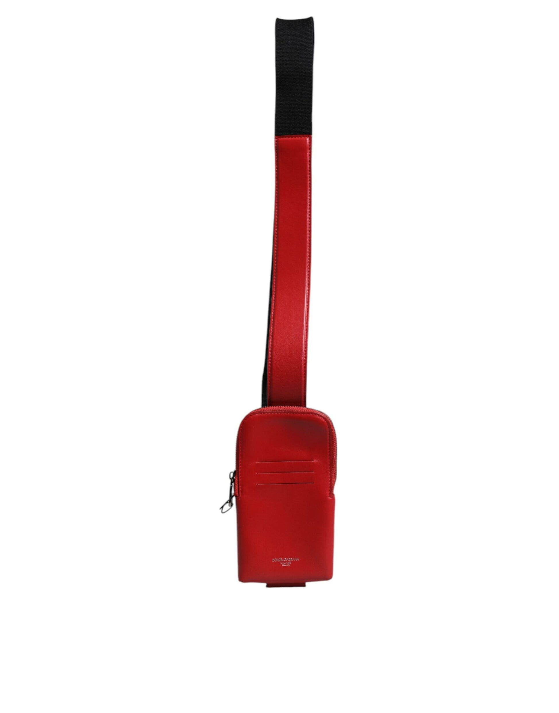 Rotes Kartenetui aus Leder mit Logo und Rundum-Reißverschluss, breites Riemen