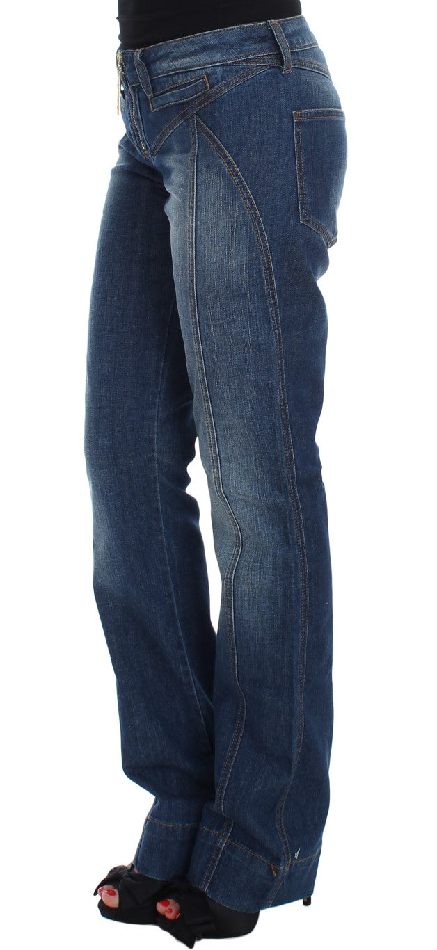 Bootcut-Jeans aus Baumwollstretch in blauer Waschung