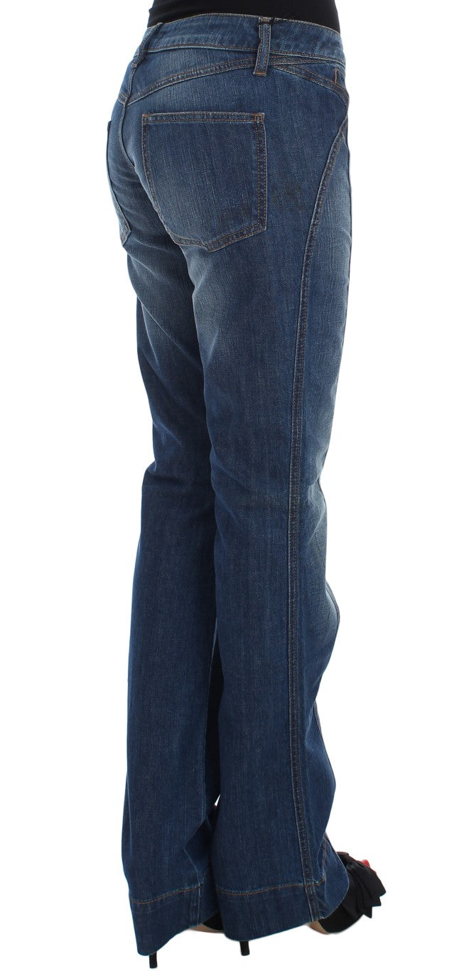 Bootcut-Jeans aus Baumwollstretch in blauer Waschung
