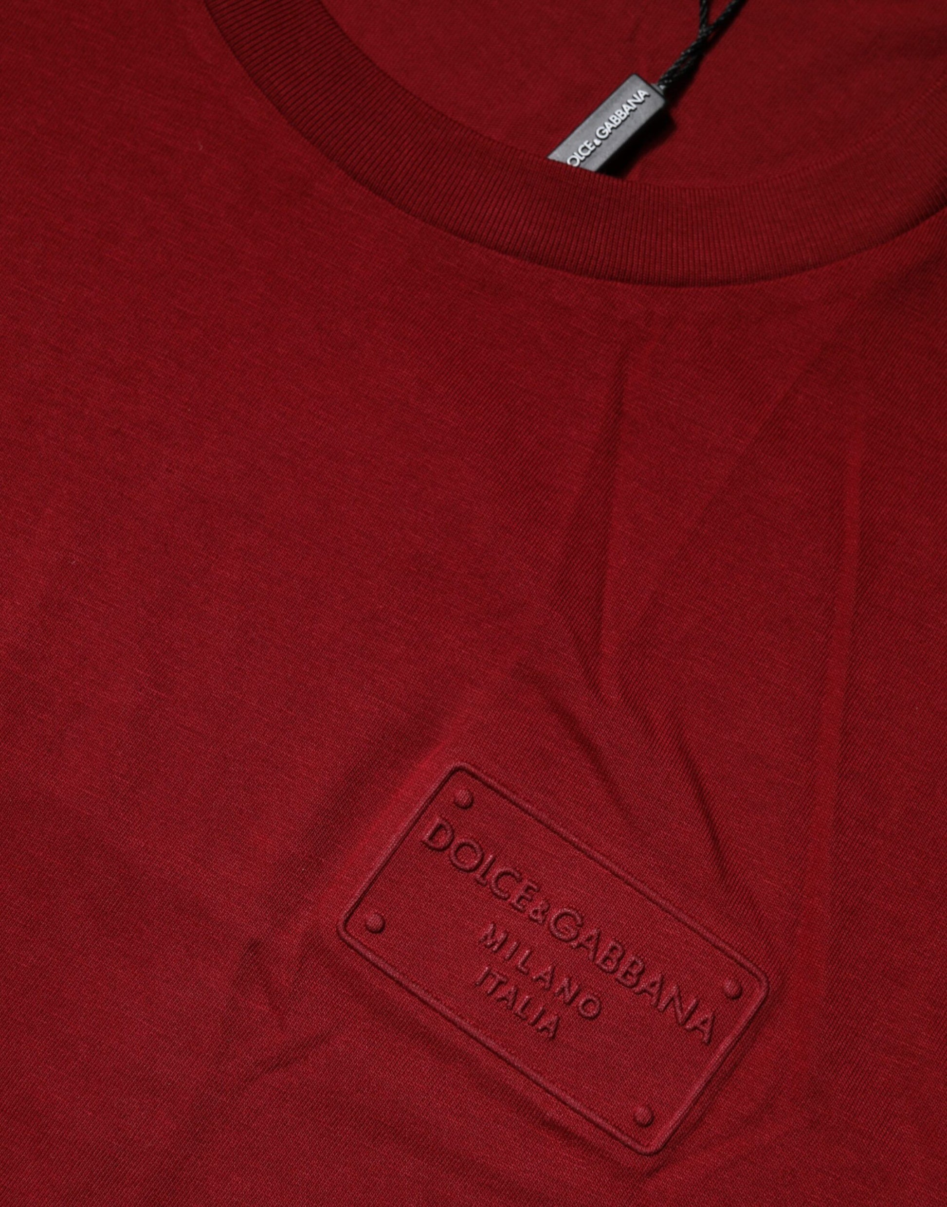 Kastanienbraunes T-Shirt mit Rundhalsausschnitt und kurzen Ärmeln