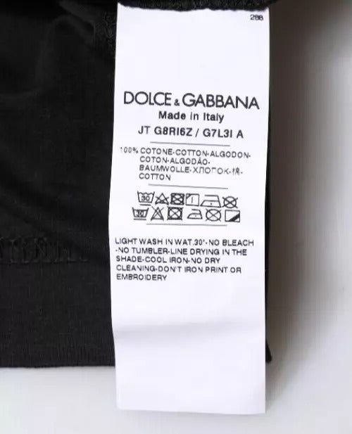 Schwarzes T-Shirt aus Baumwolle mit Rundhalsausschnitt und kurzen Ärmeln