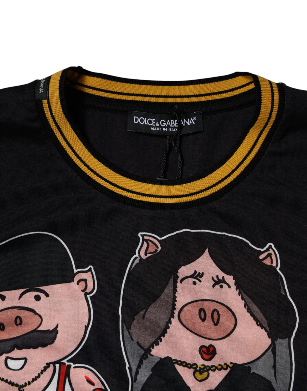 Schwarzes T-Shirt mit Rundhalsausschnitt zum Jahr des Schweins 2019