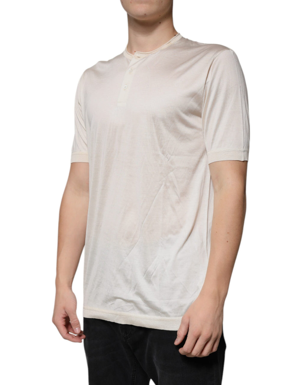 Henley-T-Shirt aus Seide mit Rundhalsausschnitt in Off-White
