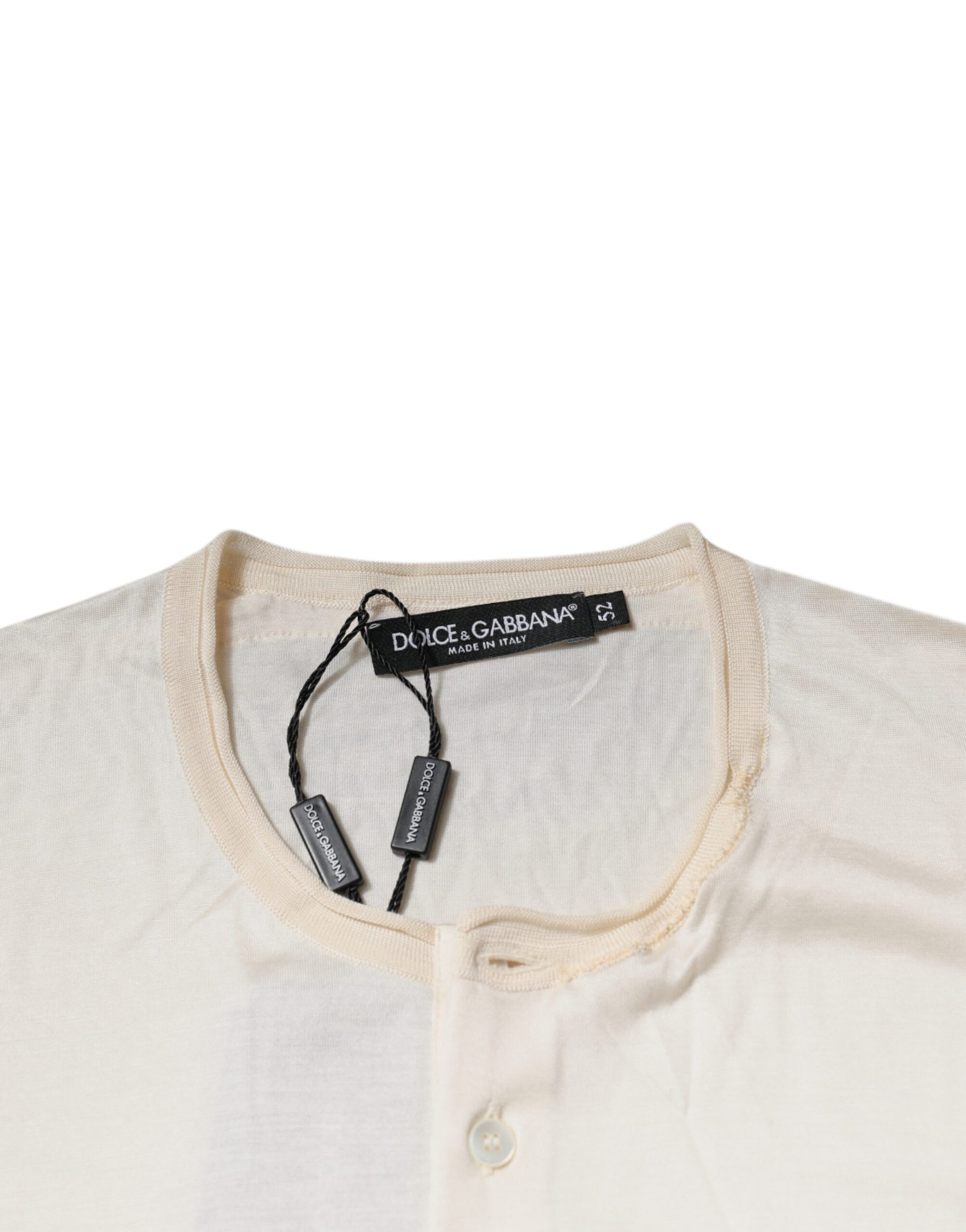 Henley-T-Shirt aus Seide mit Rundhalsausschnitt in Off-White