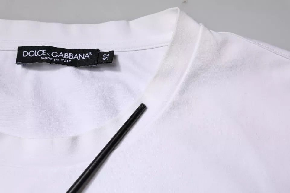 Weißes T-Shirt mit Rundhalsausschnitt und Logoverzierung