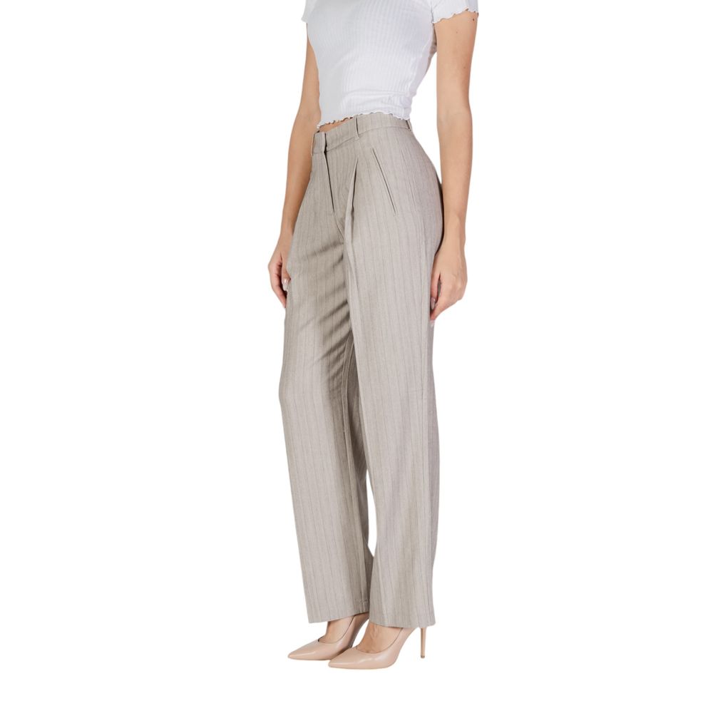 Graue Polyesterhose