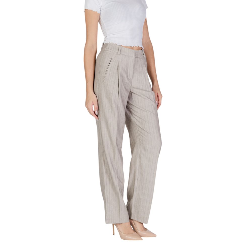 Graue Polyesterhose