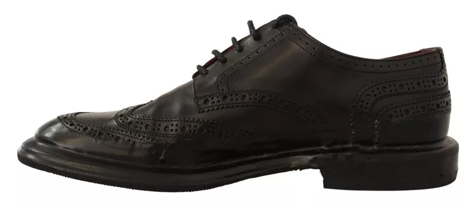 Schwarze Derby-Schnürschuhe aus perforiertem Leder