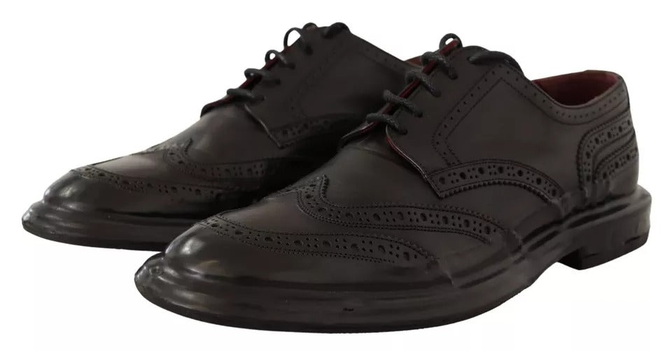 Schwarze Derby-Schnürschuhe aus perforiertem Leder