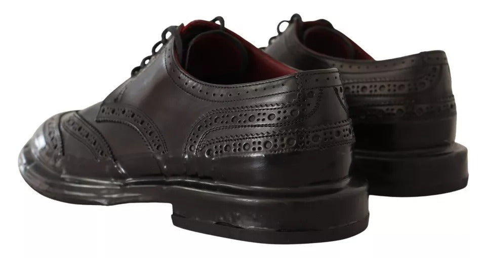 Schwarze Derby-Schnürschuhe aus perforiertem Leder