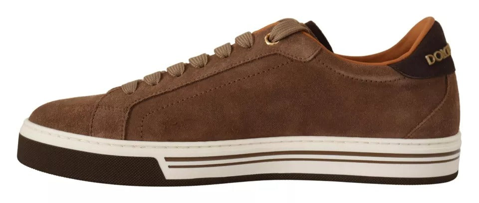 Braune Wildleder-Sneakers mit Logo