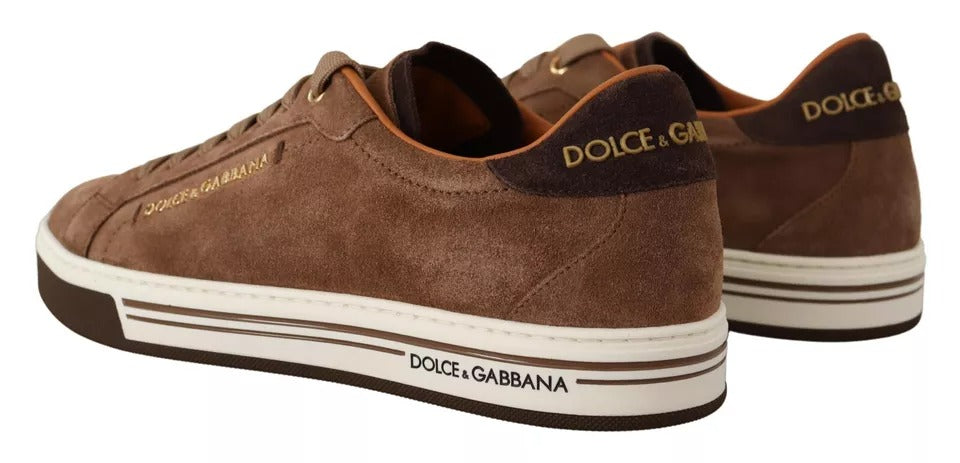 Braune Wildleder-Sneakers mit Logo